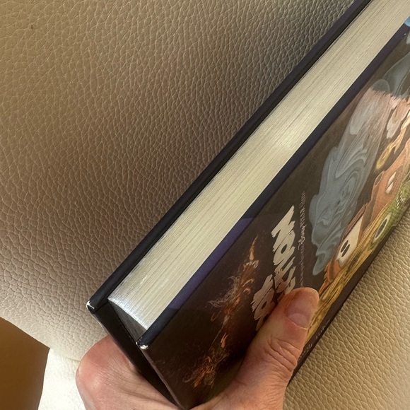 Disney EUC Hardcover Scary Storybook Collection 2nd Edition Copyright 2008 - Picture 5 of 9